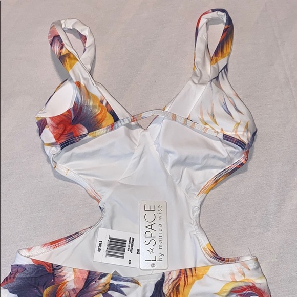 L*Space Monaco One-Piece Sz 6 - Picture 7 of 10